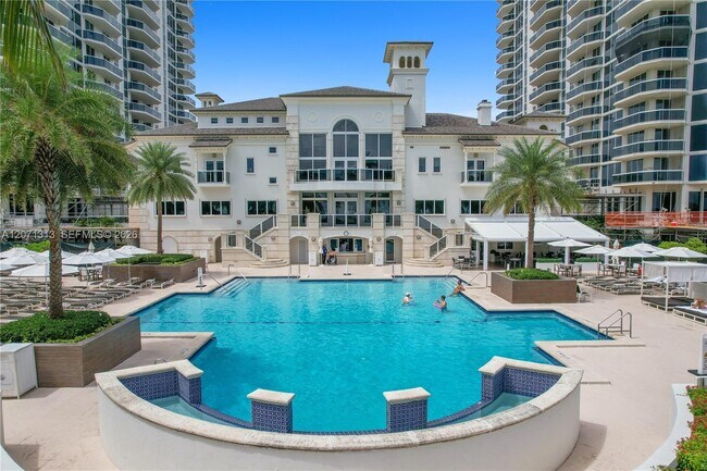 Building Photo - 4775 Collins Ave