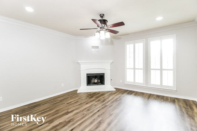 Building Photo - 621 Bareback Ln