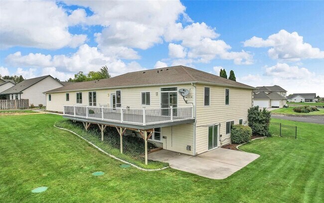 Building Photo - 10365 Rd 5.6 NE