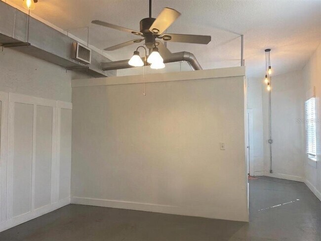 Building Photo - 2305 W Texas Ave