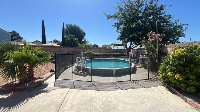 Building Photo - East Palmdale Home
