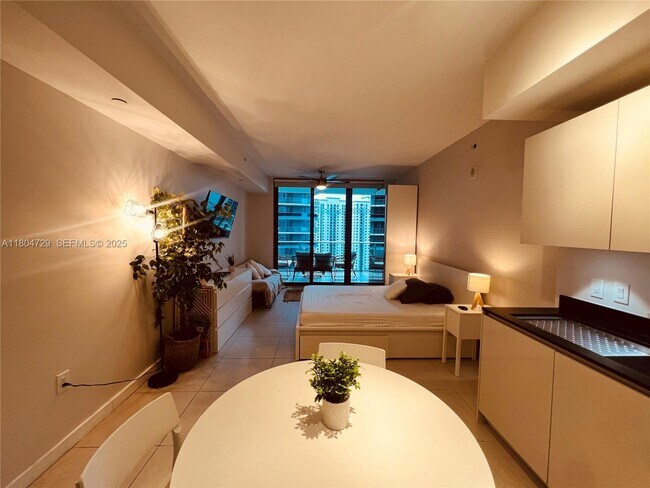 Building Photo - 1010 Brickell Ave