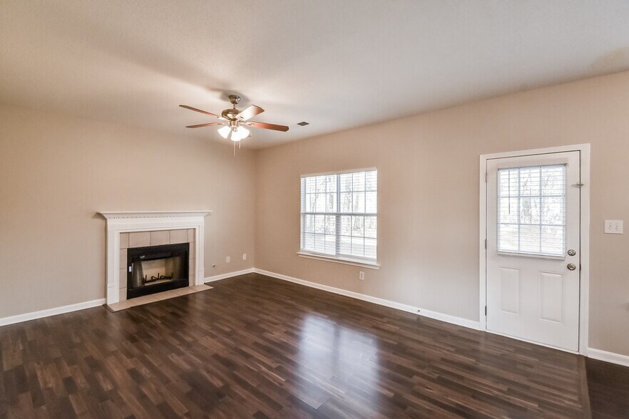Building Photo - 19 Woodlake Dr