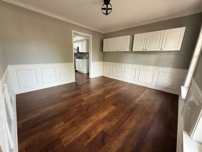 Building Photo - Spacious 4 Bed 2.5 Bath In Lexington!