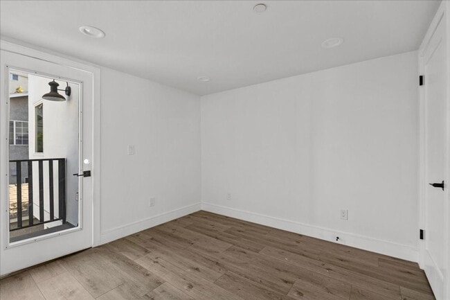 Building Photo - 860 N Hudson Ave