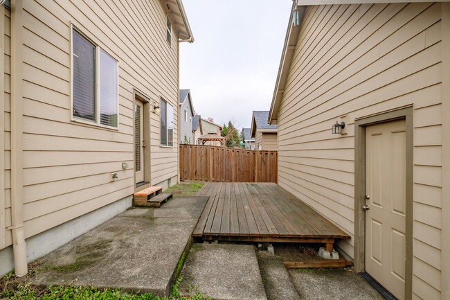 Building Photo - 4-Bedroom Home in NW Albany