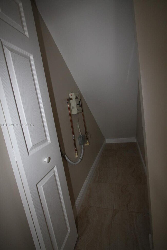 Building Photo - 479 NW 19th St