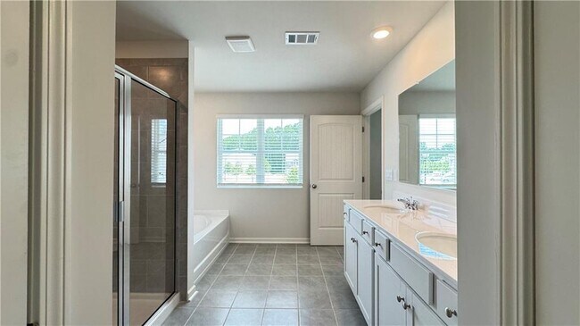 Building Photo - 3190 Greyton Dr