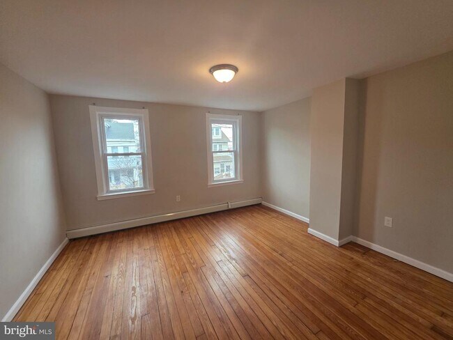 Building Photo - 331 Ellis Ave