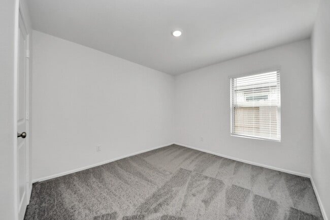 Building Photo - 9010 Estes Lks Dr