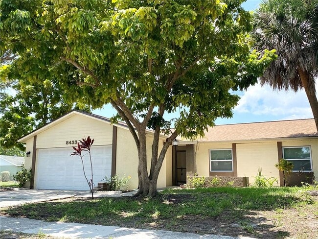 Building Photo - 8433 Somerset Dr