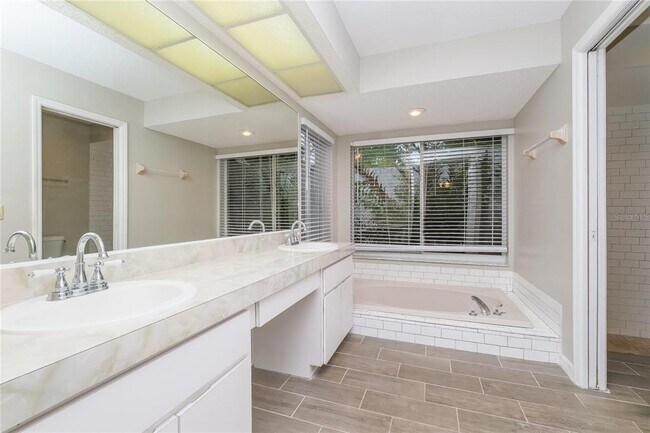 Building Photo - 6084 Freeport Dr