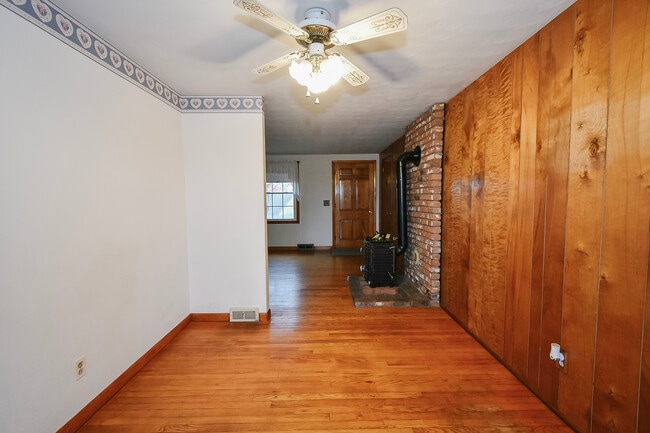 Building Photo - 60 Wildwood Rd