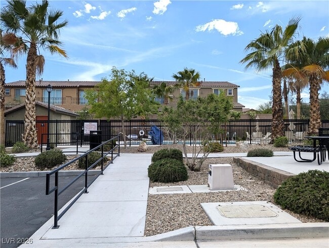 Building Photo - 6114 Scarlet Leaf St