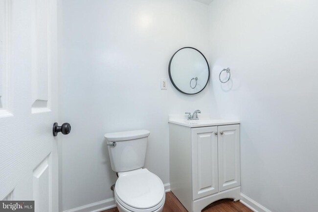 Building Photo - 32 E Elm St