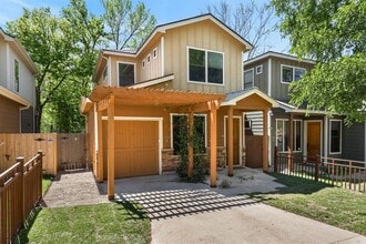 Building Photo - 3003 Lovell Dr