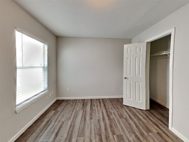 Building Photo - 18347 Austin Oak Ln