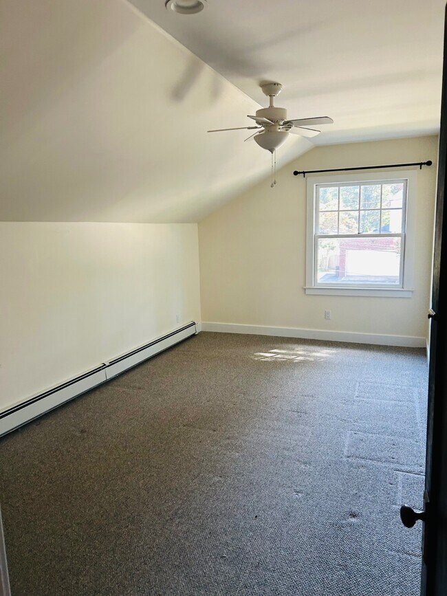 Building Photo - 11 Elliott Pl