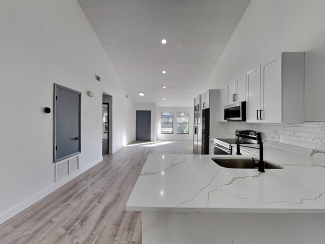 Building Photo - 9439 Lake Lotta Cir