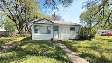 Building Photo - $950 - **COMING SOON** 2 bedroom / 1 bathroom - Haysville Single Family Home