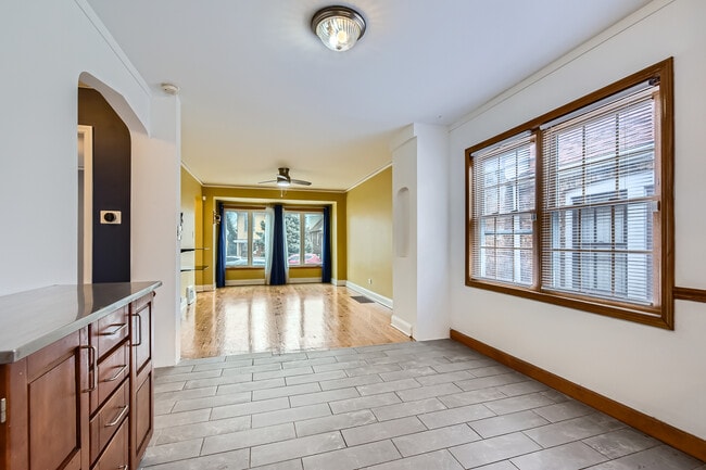 Building Photo - 6112 S Kilbourn Ave