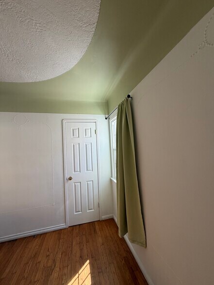 Building Photo - 11021 S Hoover St