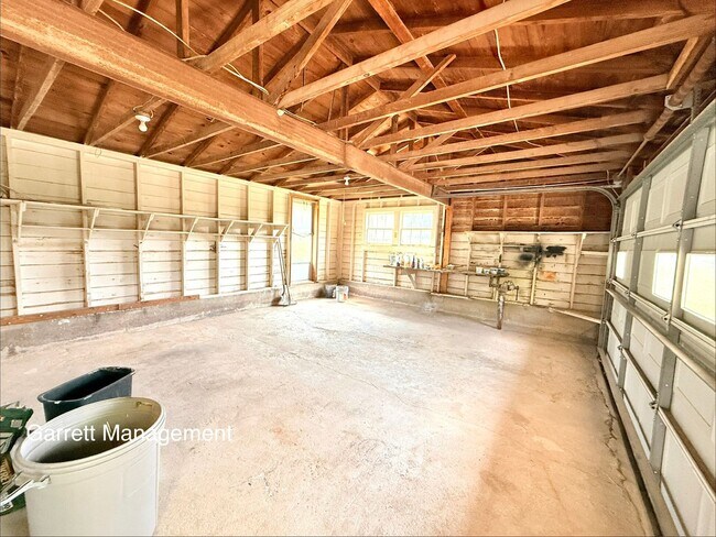Building Photo - 1074 US-281