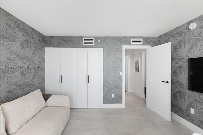 Building Photo - 1800 Sunset Harbour Dr