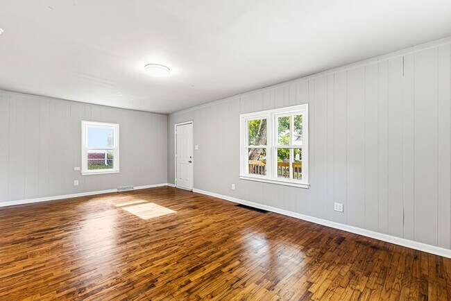 Building Photo - Remodeled 2-Bedroom Home in Saint Joseph with Off-Street Alley Parking