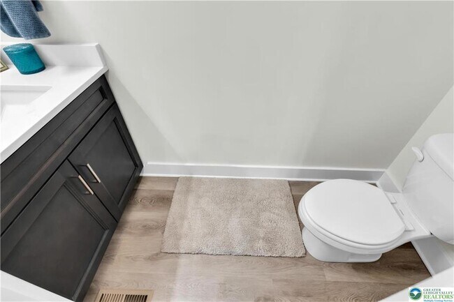 Building Photo - 221 Craig Ave