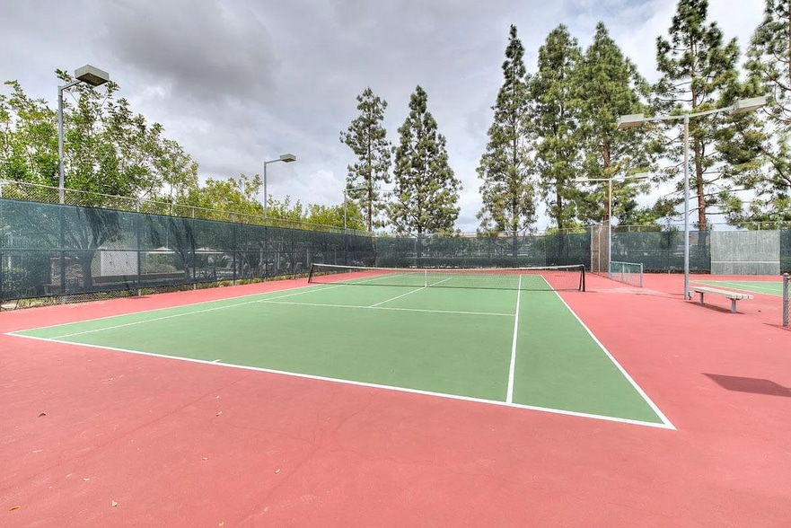 association tennis courts - 14 Coventry Ln