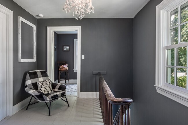 Building Photo - 274 Main St