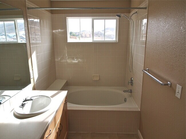 Building Photo - The Meadows Deceptively Spacious w/3BD plus Large Loft! Available Now.