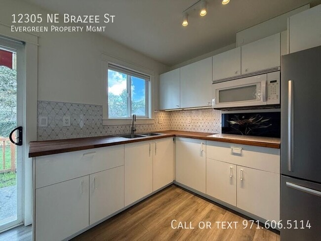 Building Photo - 12305 NE Brazee St