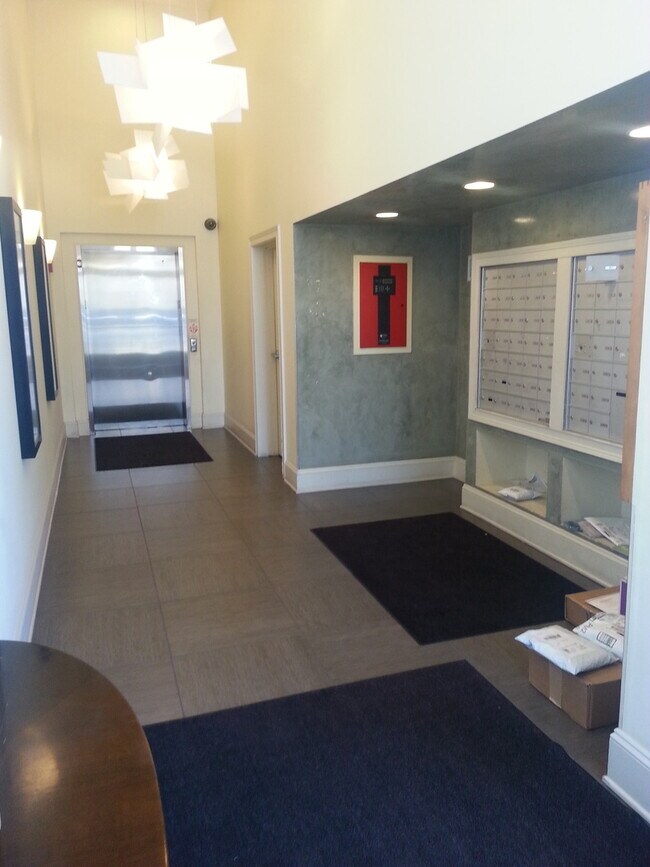 Building Photo - 3300 W Irving Park Rd
