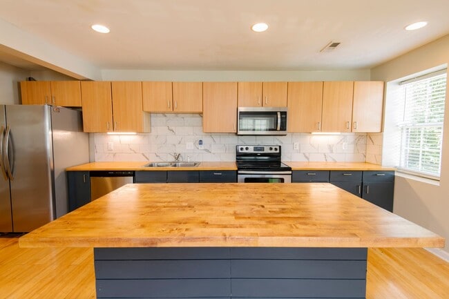 Building Photo - New Lower Price + $500 off First Month's Rent! 3 Bedroom Home with Spacious Back yard Close to NCSU!