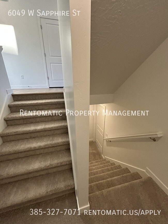 Building Photo - 6049 W Sapphire St