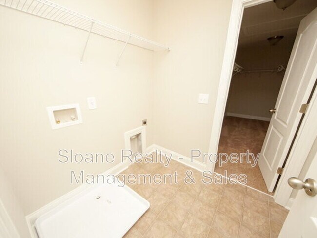 Building Photo - 4137 Rigsby Ln