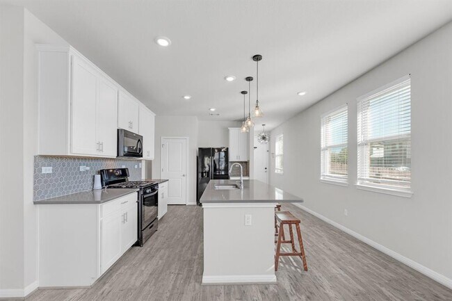 Building Photo - 101 Mountain Valley St