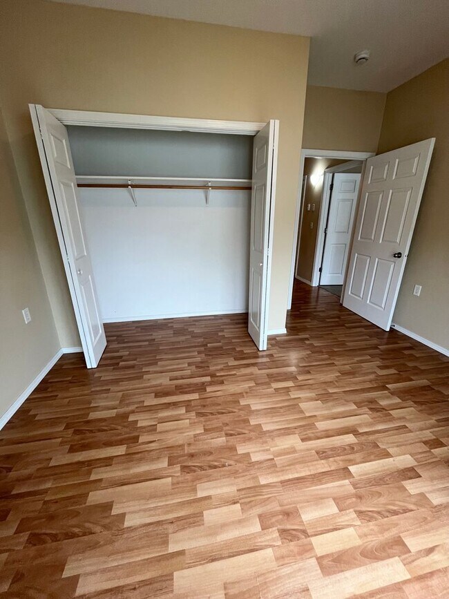 Building Photo - 2 Bedroom Townhome In Lennox, SD!!