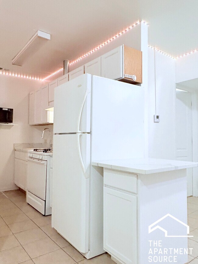 Building Photo - 1900 S Throop St