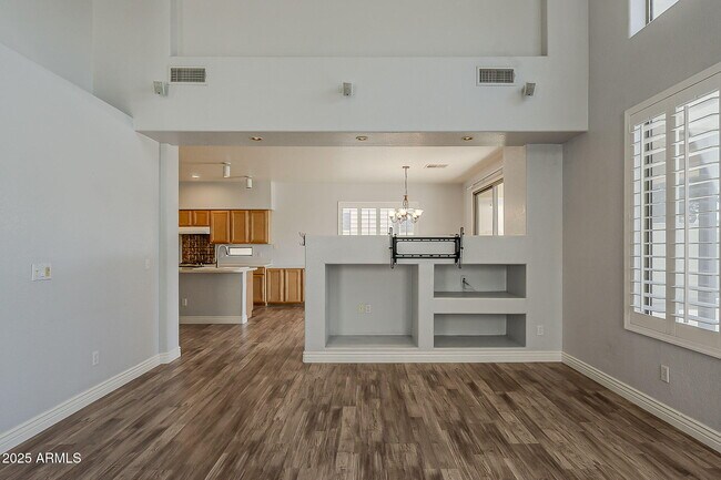 Building Photo - 927 W Azalea Pl