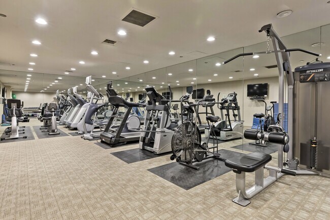 Building Photo - 300 N Swall Dr