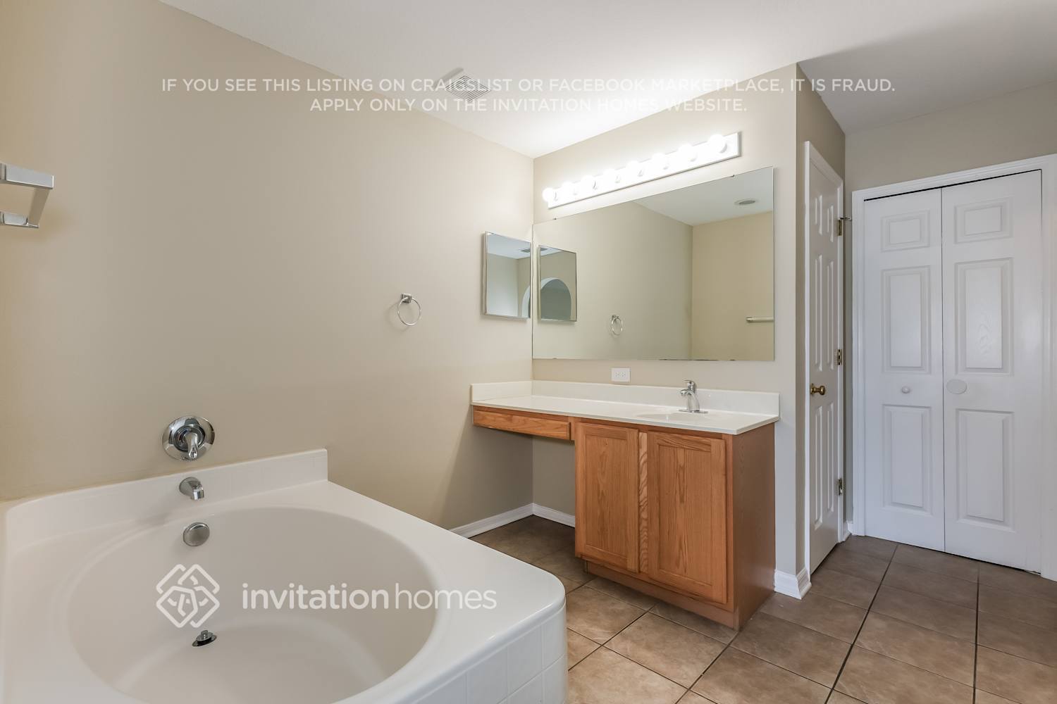 Building Photo - 1501 Alhambra Crest Dr