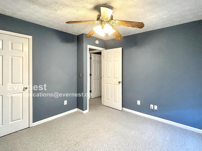 Building Photo - 4010 Birchwood Cove