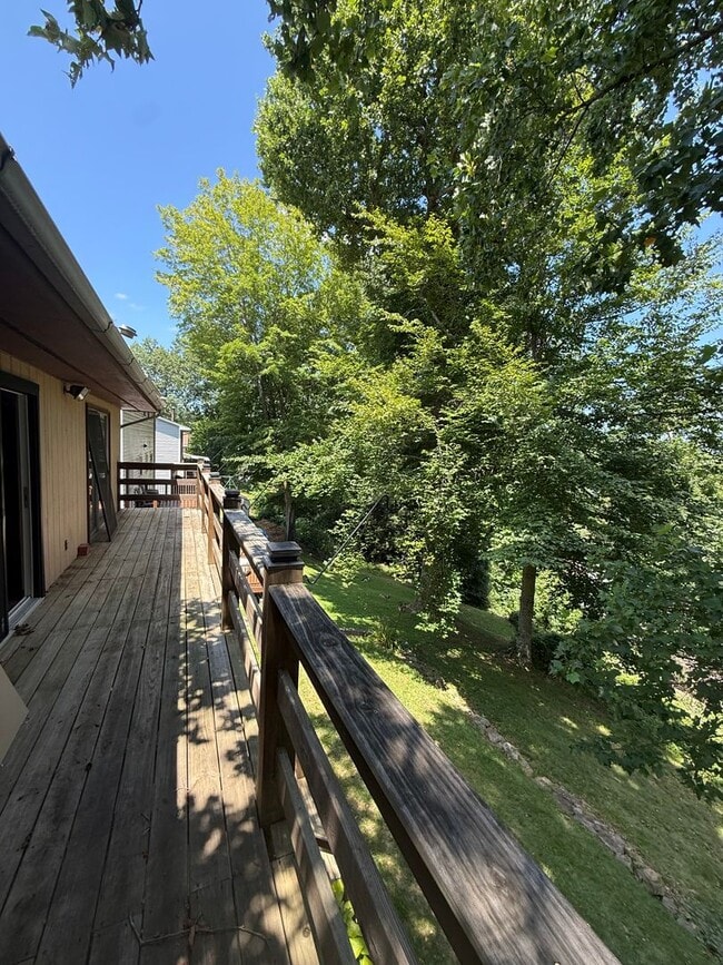 Building Photo - 3 bed 2 bath home for rent
