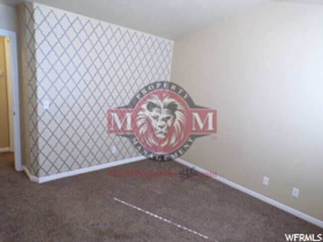 Building Photo - 3 Bd 2.5 Bath Condo 2 Car Garage