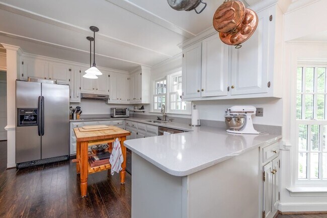 Building Photo - Luxury Kingsmill Property