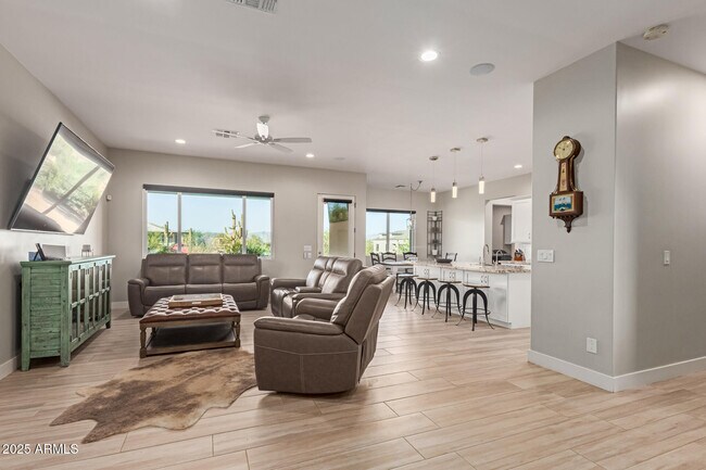 Building Photo - 17316 E Quail Track Rd