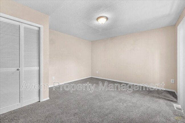 Building Photo - 14995 SW Daphne Ct